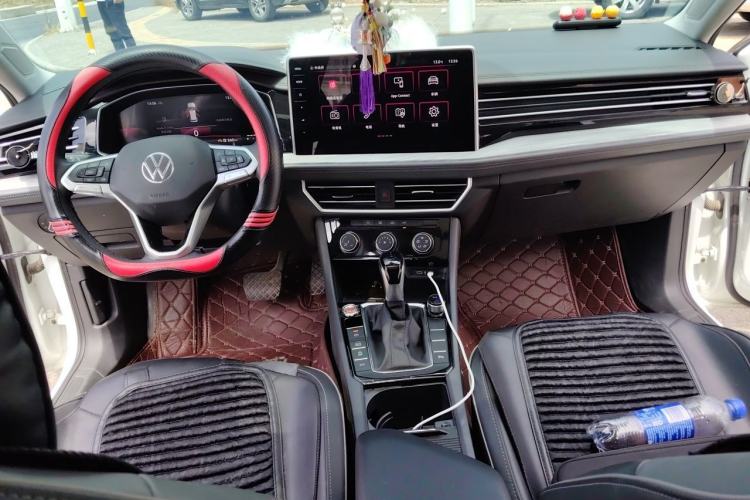 Used Volkswagen Sagitar 2023 300TSI DSG Excellence Edition Center Console