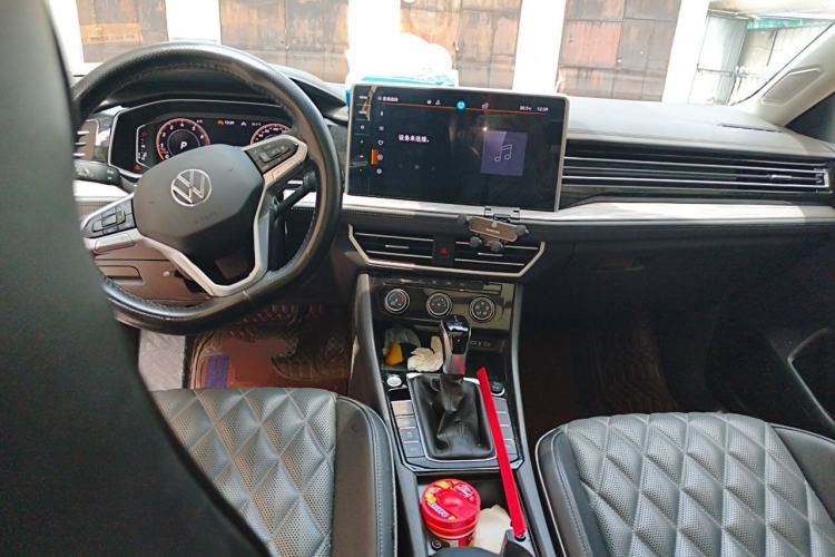 Used Volkswagen Sagitar 2023 300TSI DSG Excellence Edition Center Console
