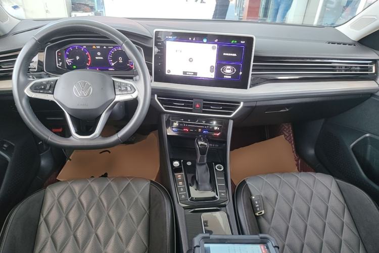 Used Volkswagen Sagitar 2023 300TSI DSG Excellence Edition Center Console