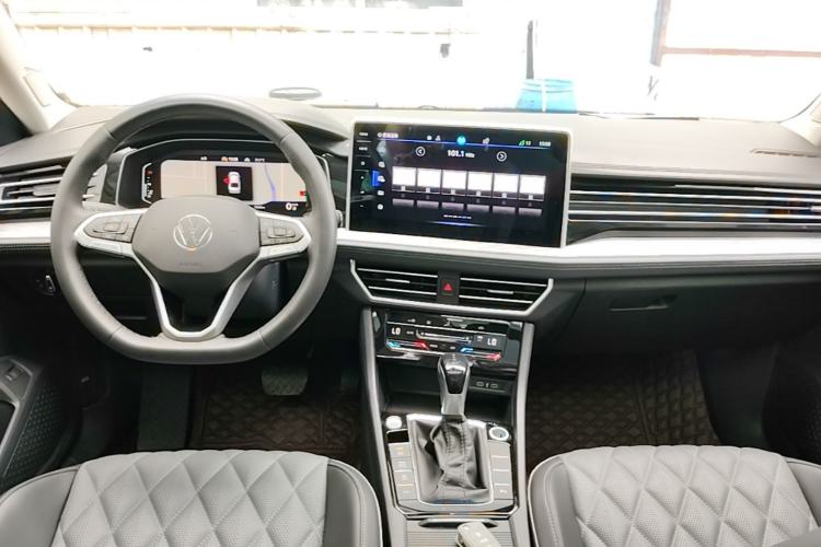 Used Volkswagen Sagitar 2023 280TSI DSG Excellence Edition Center Console
