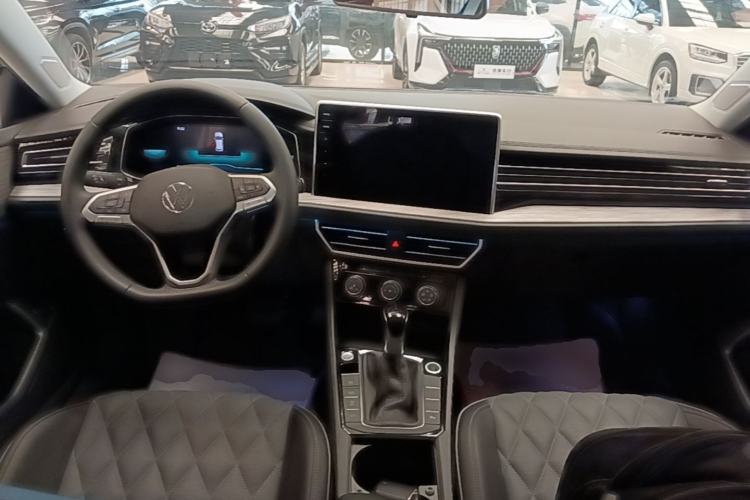 Used Volkswagen Sagitar 2023 300TSI DSG Excellence Edition Center Console
