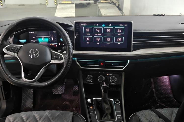 Used Volkswagen Sagitar 2023 300TSI DSG Excellence Edition Center Console