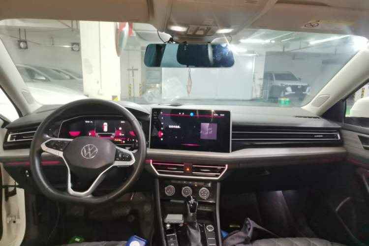 Used Volkswagen Sagitar 2023 300TSI DSG Excellence Edition Center Console