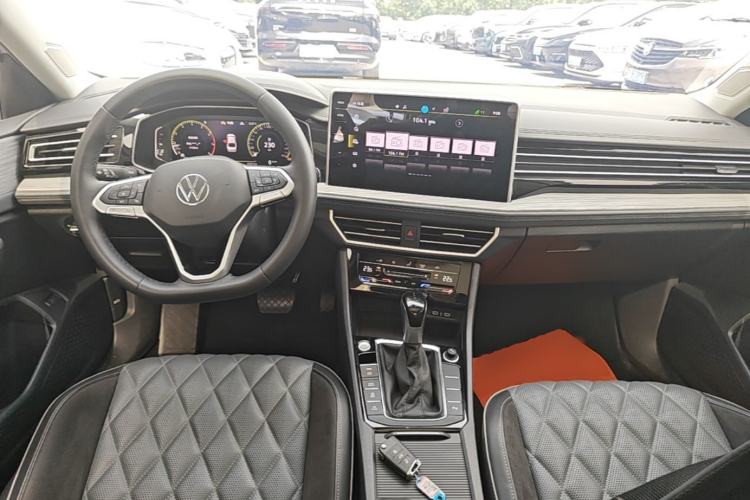 Used Volkswagen Sagitar 2023 300TSI DSG Excellence Edition Center Console
