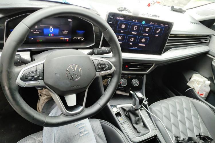 Used Volkswagen Sagitar 2023 300TSI DSG Excellence Edition Center Console