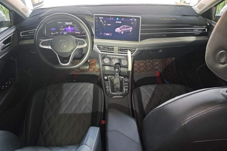 Used Volkswagen Sagitar 2023 300TSI DSG Excellence Edition Center Console