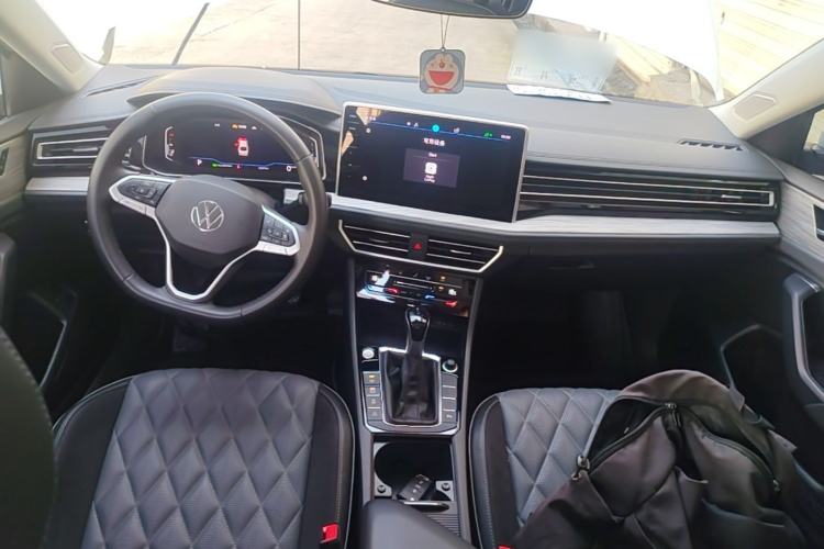 Used Volkswagen Sagitar 2023 300TSI DSG Excellence Edition Center Console