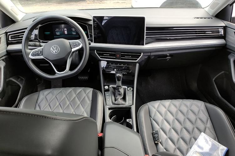 Used Volkswagen Sagitar 2023 200TSI DSG Excellence Edition Center Console