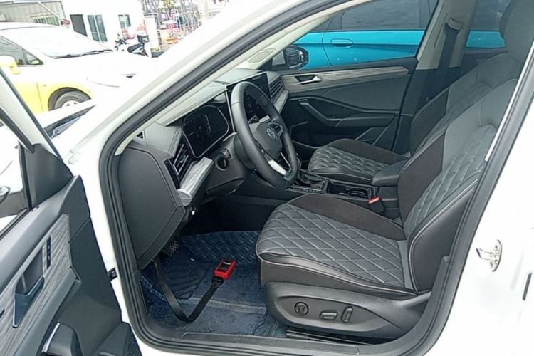 Used Volkswagen Sagitar 2023 300TSI DSG Excellence Edition Driver Seat