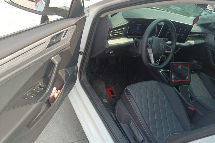 Used Volkswagen Sagitar 2023 300TSI DSG Excellence Edition Driver Seat