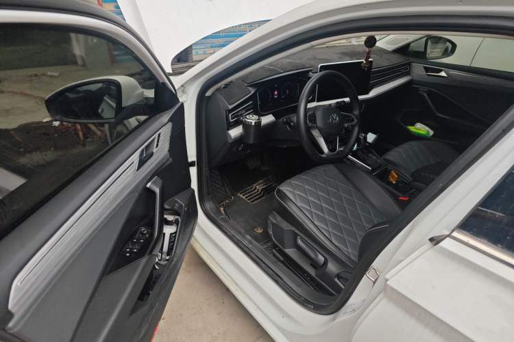 Used Volkswagen Sagitar 2023 300TSI DSG Excellence Edition Driver Seat