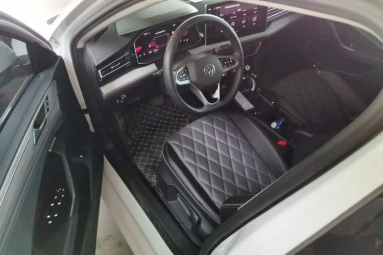 Used Volkswagen Sagitar 2023 300TSI DSG Excellence Edition Driver Seat