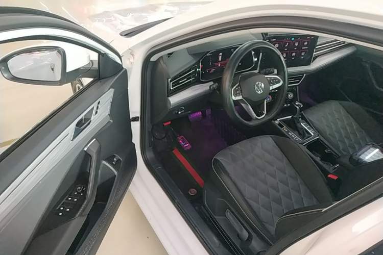 Used Volkswagen Sagitar 2023 300TSI DSG Excellence Edition Driver Seat
