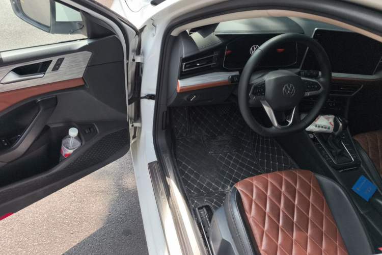 Used Volkswagen Sagitar 2023 200TSI DSG Excellence Edition Driver Seat
