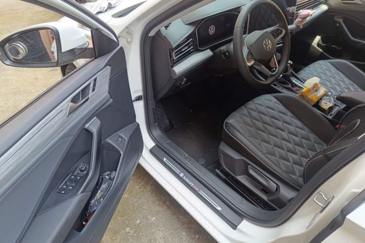 Used Volkswagen Sagitar 2023 300TSI DSG Excellence Edition Driver Seat