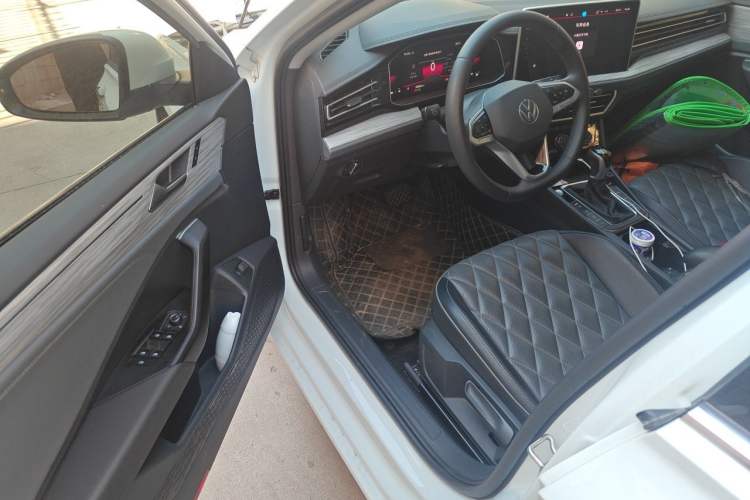 Used Volkswagen Sagitar 2023 300TSI DSG Excellence Edition Driver Seat