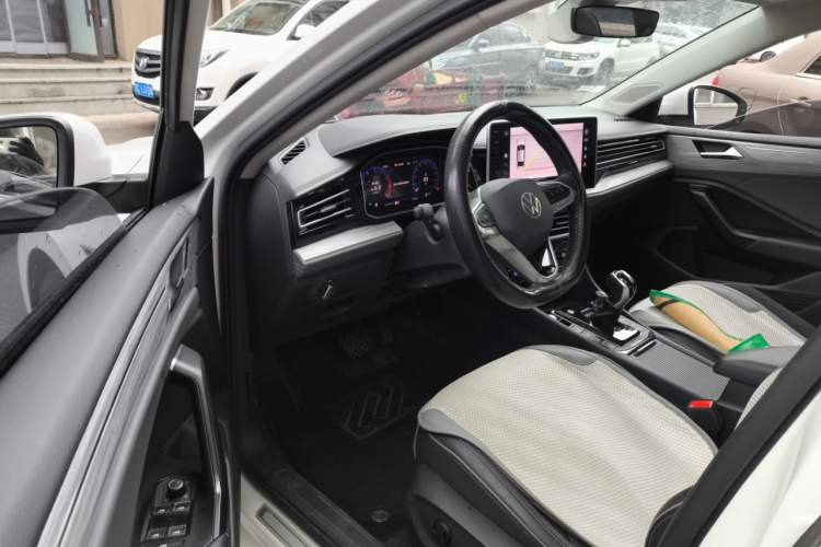 Used Volkswagen Sagitar 2023 300TSI DSG Excellence Edition Driver Seat