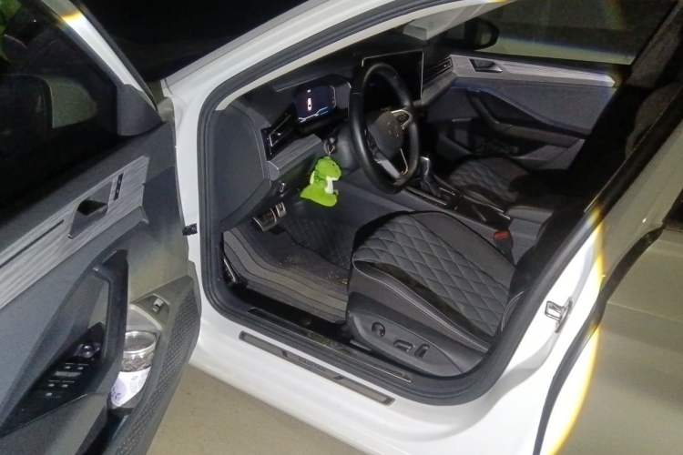Used Volkswagen Sagitar 2023 300TSI DSG Excellence Edition Driver Seat