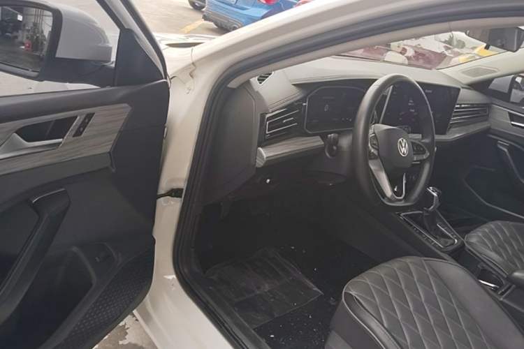 Used Volkswagen Sagitar 2023 300TSI DSG Excellence Edition Driver Seat