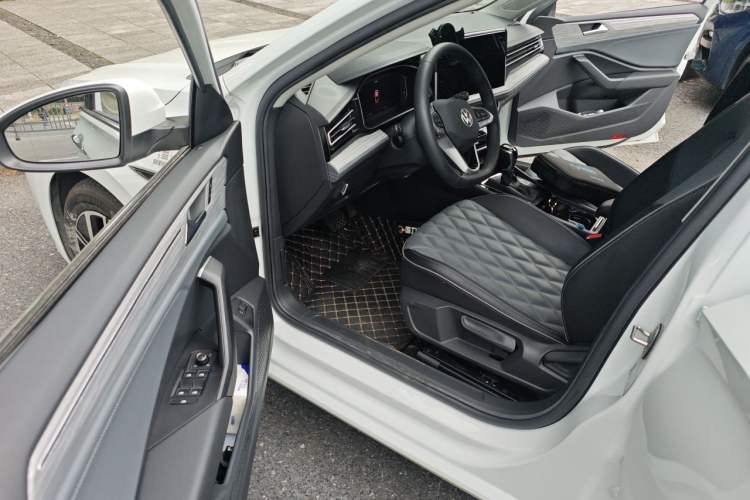 Used Volkswagen Sagitar 2023 280TSI DSG Excellence Plus Edition Driver Seat