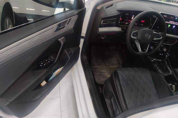 Used Volkswagen Sagitar 2023 300TSI DSG Excellence Edition Driver Seat