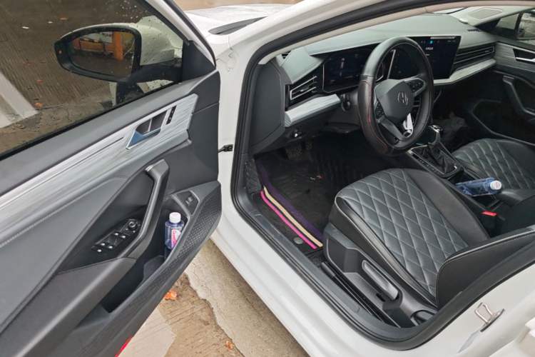 Used Volkswagen Sagitar 2023 300TSI DSG Excellence Edition Driver Seat