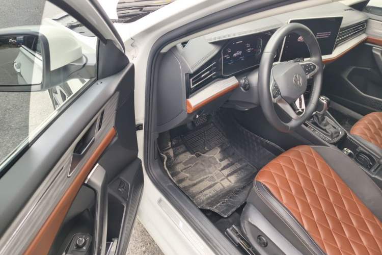 Used Volkswagen Sagitar 2023 300TSI DSG Excellence Edition Driver Seat