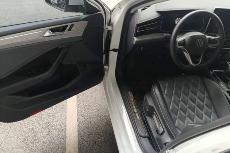 Used Volkswagen Sagitar 2023 300TSI DSG Excellence Edition Driver Seat