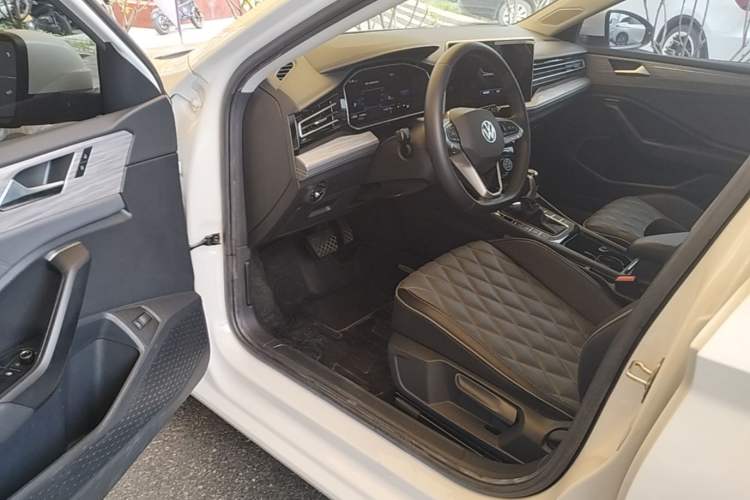 Used Volkswagen Sagitar 2023 300TSI DSG Excellence Edition Driver Seat