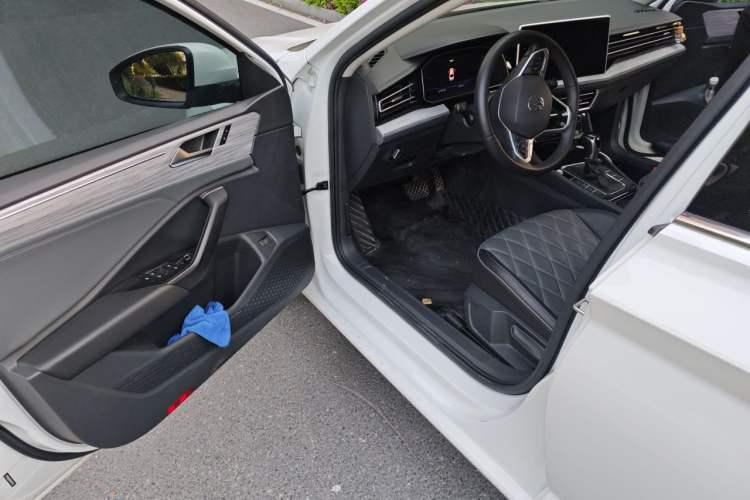 Used Volkswagen Sagitar 2023 280TSI DSG Excellence Plus Edition Driver Seat