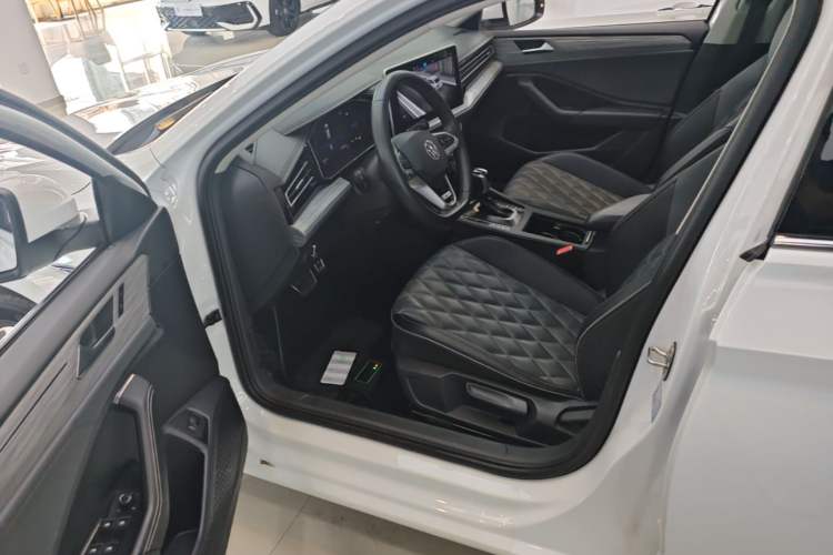Used Volkswagen Sagitar 2023 300TSI DSG Excellence Edition Driver Seat