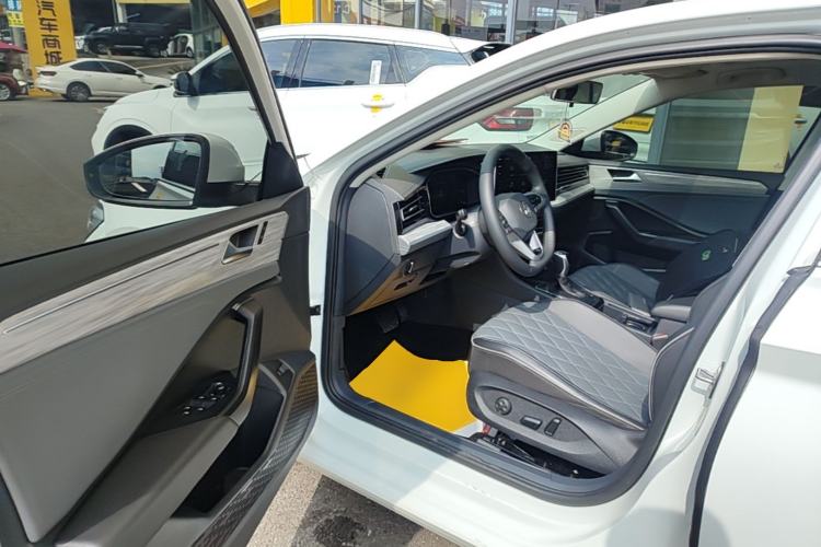 Used Volkswagen Sagitar 2023 300TSI DSG Excellence Edition Driver Seat
