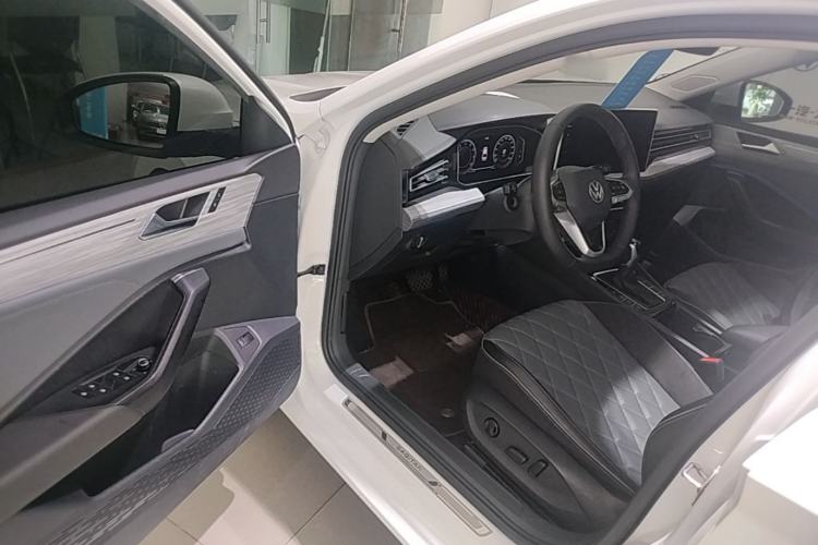 Used Volkswagen Sagitar 2023 300TSI DSG Excellence Edition Driver Seat