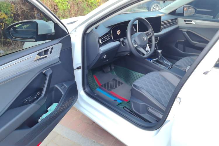 Used Volkswagen Sagitar 2023 300TSI DSG Excellence Edition Driver Seat