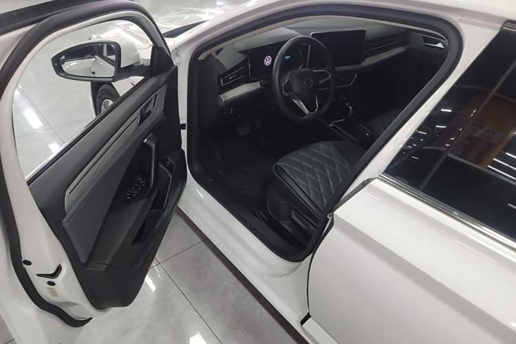 Used Volkswagen Sagitar 2023 300TSI DSG Excellence Edition Driver Seat