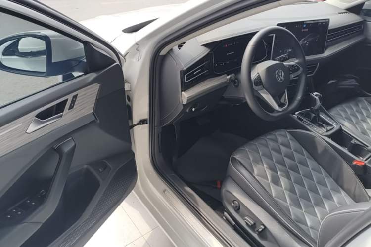 Used Volkswagen Sagitar 2023 300TSI DSG Excellence Edition Driver Seat