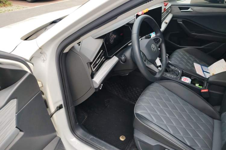 Used Volkswagen Sagitar 2023 300TSI DSG Excellence Edition Driver Seat