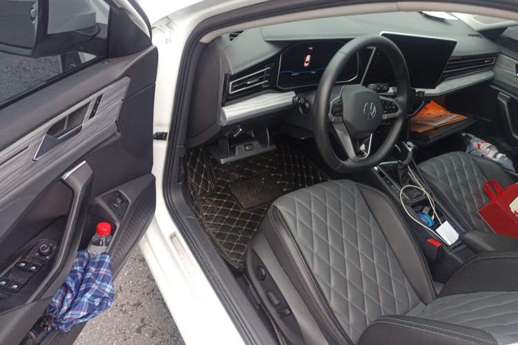 Used Volkswagen Sagitar 2023 300TSI DSG Excellence Edition Driver Seat