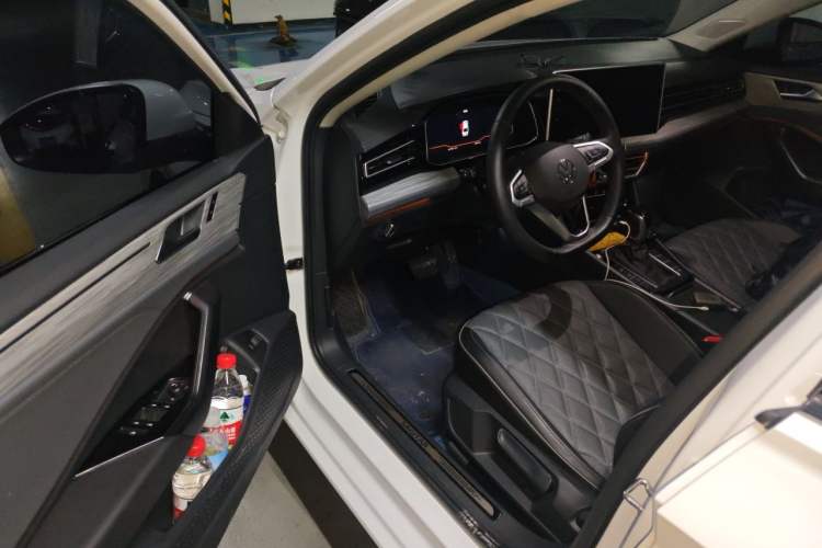 Used Volkswagen Sagitar 2023 280TSI DSG Excellence Edition Driver Seat