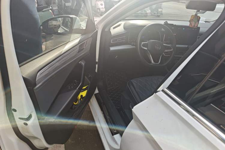 Used Volkswagen Sagitar 2023 300TSI DSG Excellence Edition Driver Seat
