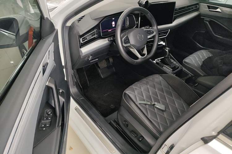 Used Volkswagen Sagitar 2023 300TSI DSG Excellence Edition Driver Seat