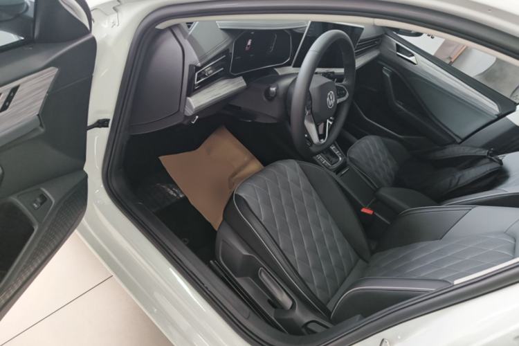 Used Volkswagen Sagitar 2023 280TSI DSG Excellence Edition Driver Seat