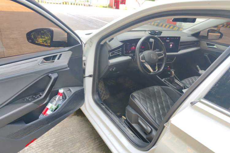 Used Volkswagen Sagitar 2023 280TSI DSG Excellence Edition Driver Seat
