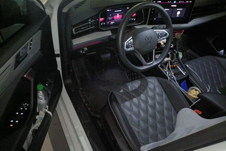 Used Volkswagen Sagitar 2023 300TSI DSG Excellence Edition Driver Seat