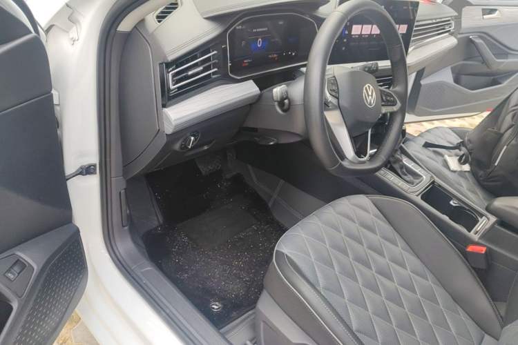 Used Volkswagen Sagitar 2023 300TSI DSG Excellence Edition Driver Seat