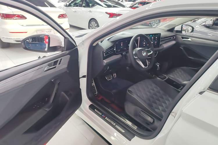 Used Volkswagen Sagitar 2023 280TSI DSG Excellence Edition Driver Seat