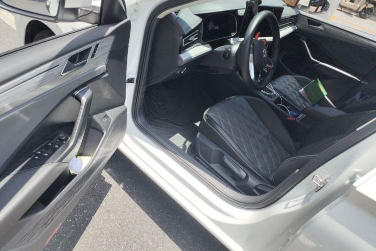 Used Volkswagen Sagitar 2023 300TSI DSG Excellence Edition Driver Seat