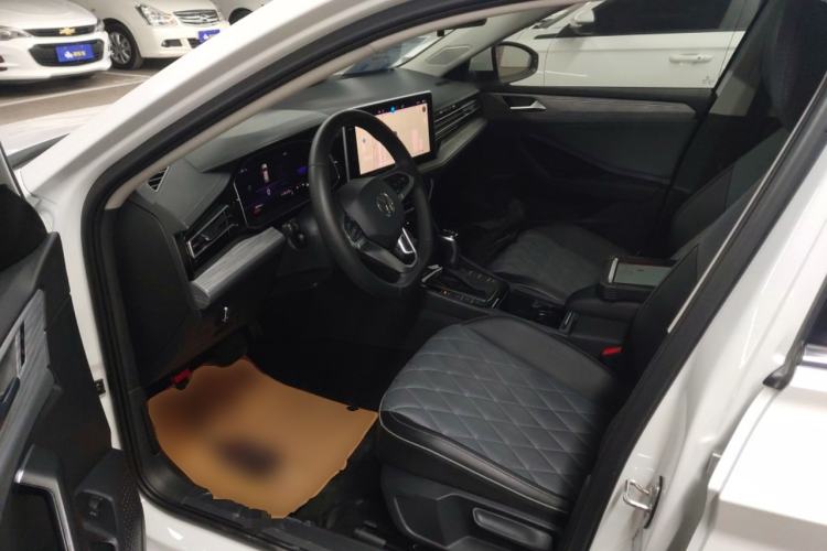 Used Volkswagen Sagitar 2023 300TSI DSG Excellence Edition Driver Seat