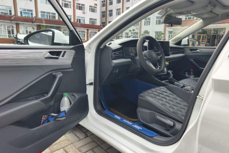 Used Volkswagen Sagitar 2023 Facelift 300TSI DSG Excellence Edition Driver Seat