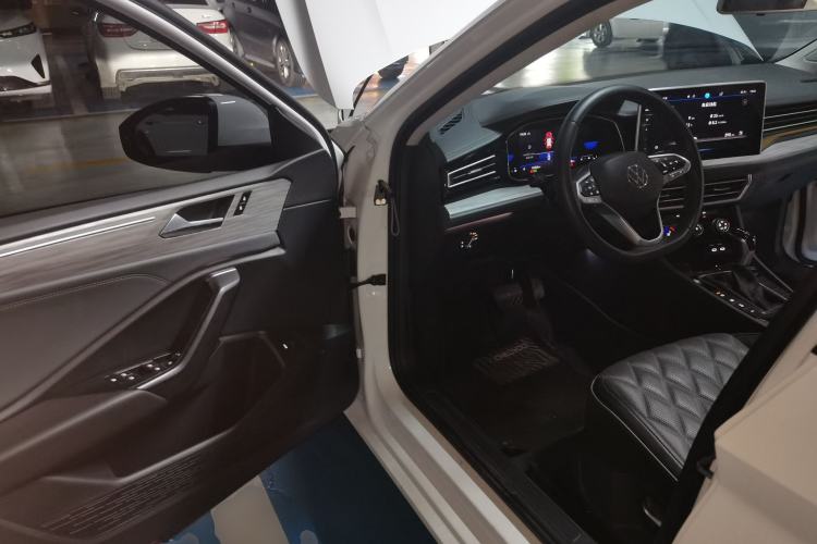 Used Volkswagen Sagitar 2023 300TSI DSG Excellence Edition Driver Seat